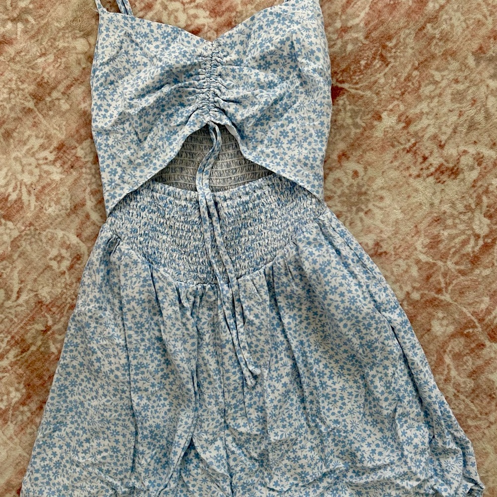 Floral Blue and White Women’s Hollister Romper!